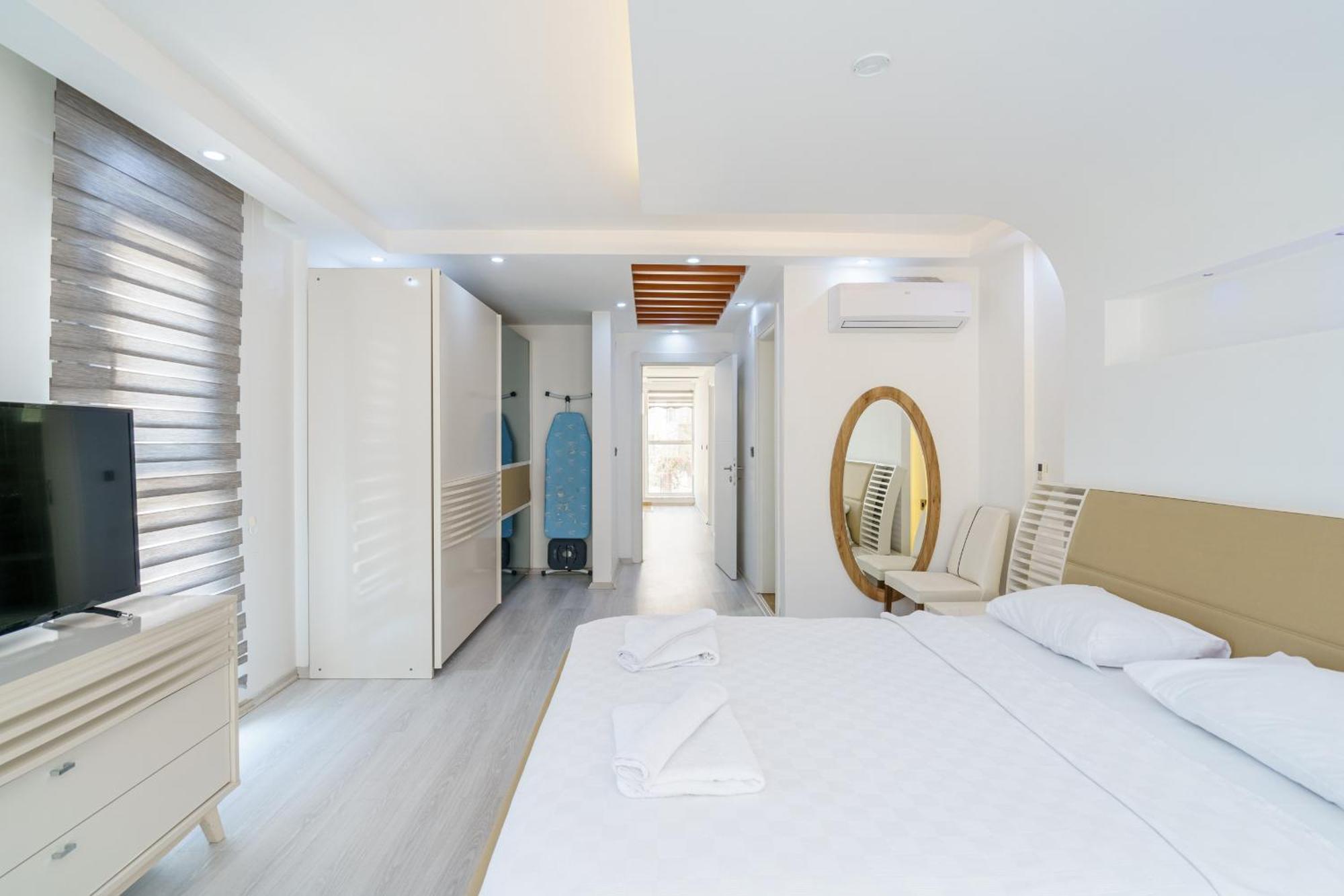 Luxury Ada Marin